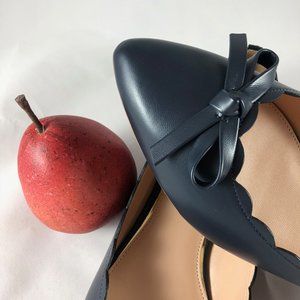 Navy flats w/scalloped edge 11M in soft faux leather